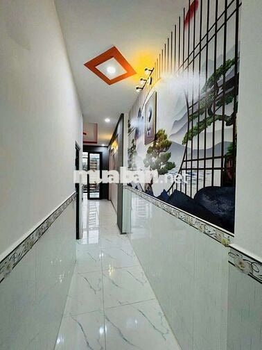 Bán nhà sổ hông  riêng xe hơi ngũ trong nhà