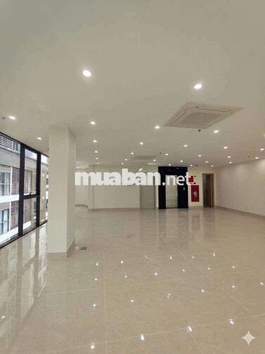 Tôi cần bán nhà 9tầng thang máy full nội thất, mặt ngõ Lê Văn Lương