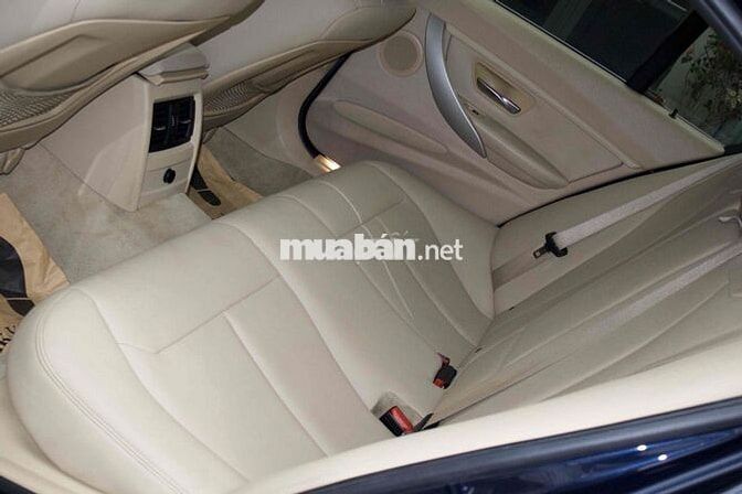 BMW 320i Model 2015 Xanh đen 90000 km