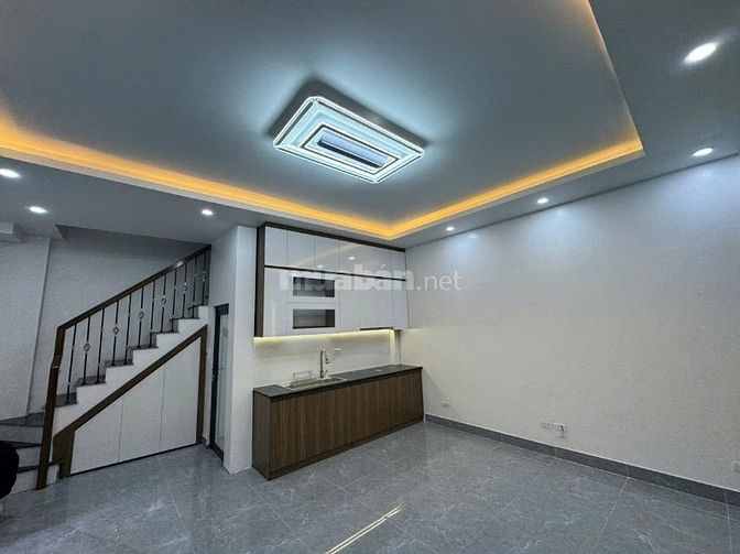 Siêu phẩm cầu giấy, ngõ thông minh, nhỉnh 10 tỷ , ô tô đỗ, mặt tiền 5m