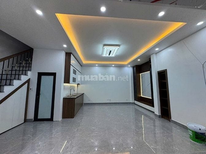 Siêu phẩm cầu giấy, ngõ thông minh, nhỉnh 10 tỷ , ô tô đỗ, mặt tiền 5m