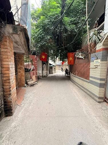 Siêu phẩm cầu giấy, ngõ thông minh, nhỉnh 10 tỷ , ô tô đỗ, mặt tiền 5m
