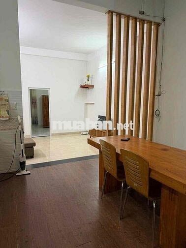 nhà mặt tiền hòa xuân cho thuê. có 2pn, nội thất cơ bản.