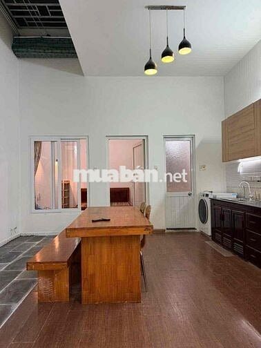 nhà mặt tiền hòa xuân cho thuê. có 2pn, nội thất cơ bản.