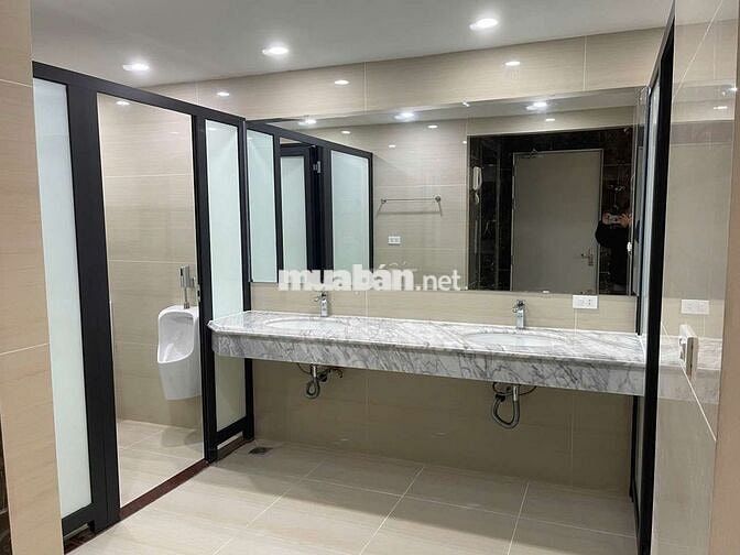 CHÍNH CHỦ CHO THUÊ TOÀ NHÀ 220m2 MẶT PHỐ NGÔ GIA TỰ LONG BIÊN