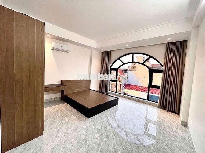 CHO THUÊ CĂN HỘ CHUNG CƯ 2PN TẠI NGỌC THUỴ - VỈA HÈ - FULL NỘI THẤT