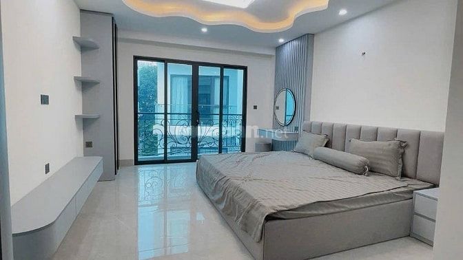 Nhà Bồ Đề 68m² x 7 tầng – gara ô tô, thang máy, ngõ thông