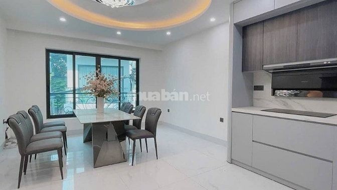 Nhà Bồ Đề 68m² x 7 tầng – gara ô tô, thang máy, ngõ thông