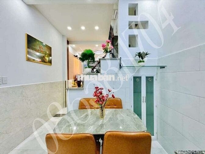 Bán Nhà Q8 trên đường Phạm Thế Hiển DT 18m2!
