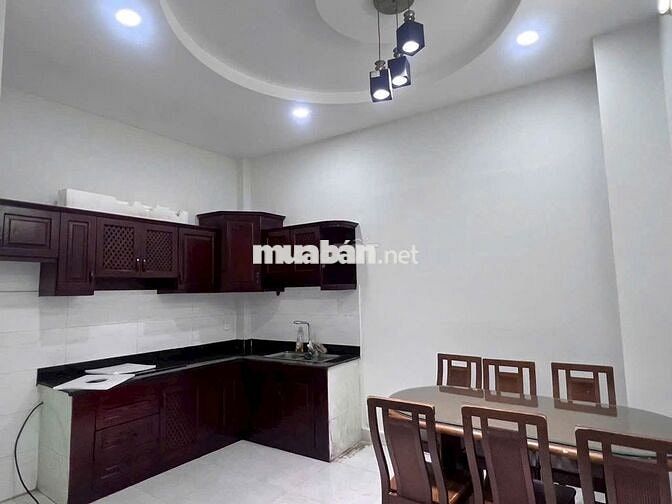 Cho thuê nhà nguên căn mặt tiền hẻm 8m Đào Tông Nguyên, Nhà Bè. 