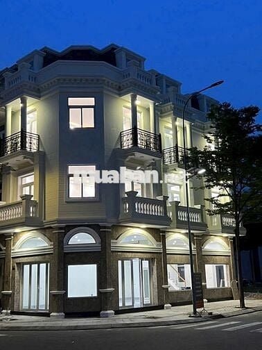 Chính chủ bán gấp căn góc nhà phố Icon Central ngay cổng chào ra vào