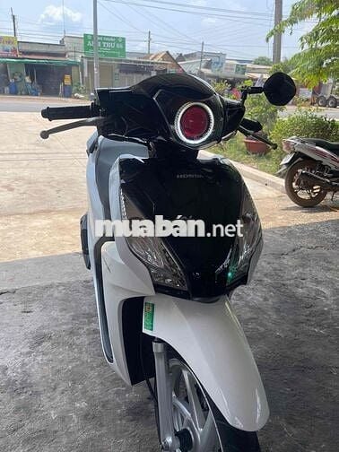 Honda Vision 2018 màu Trắng