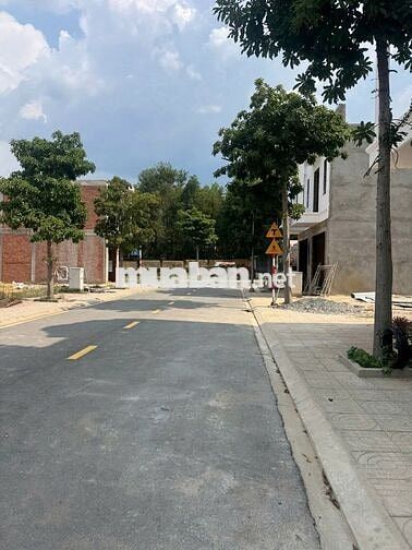 Bán nhà 1 trệt 1 lầu full nội thất ngay TTHC thành phố Tân Uyên,giá rẻ