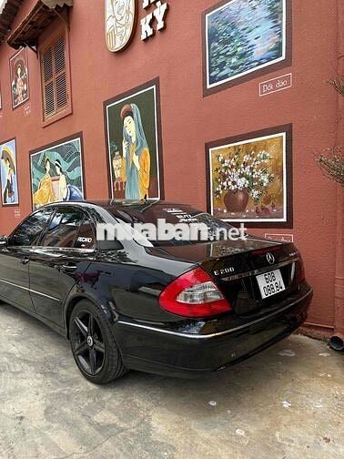 Mercedes-Benz E200 Đen 110000 km