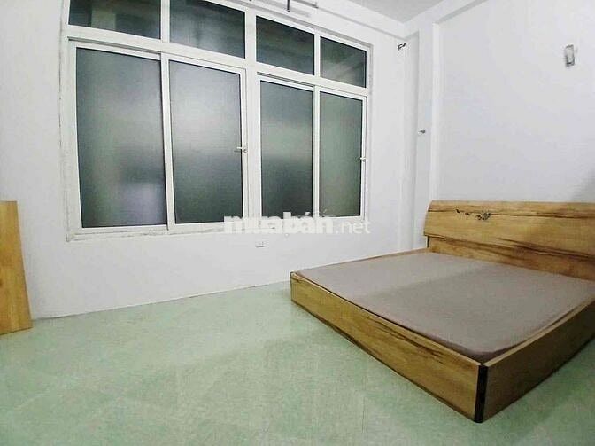 Bán nhà phố Chùa Bộc- 5 tầng dân xây- cách phố 30m- DT 27m2- 8.25 tỷ