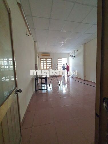 Cho thuê nhà đường Lạc Long Quân, p5, Quận 11m Hẻm xe hơi, 3pn, 3wc