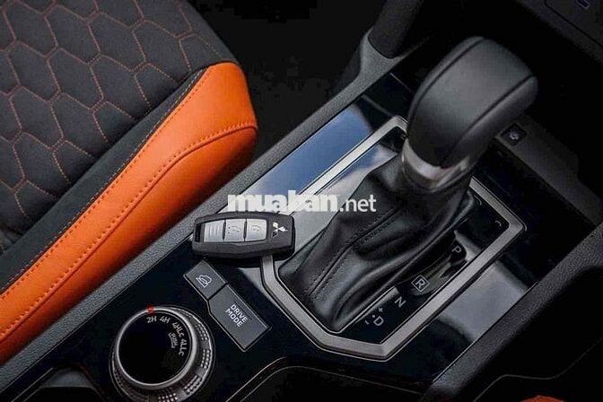Mitsubishi Triton Athlete 4x4 2025 Mới 100% Trắng