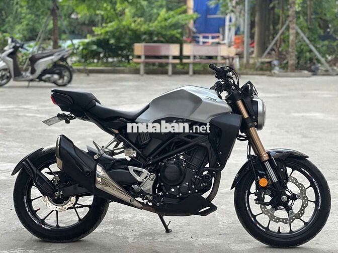 Honda CB150R màu Bạc