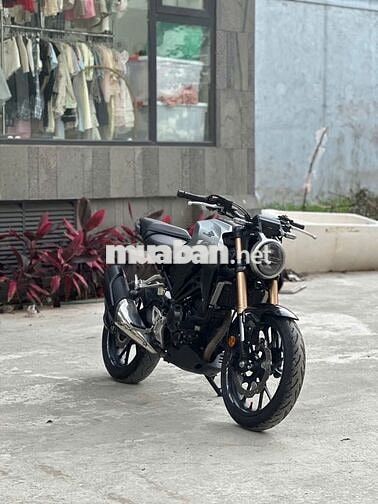 Honda CB150R màu Bạc