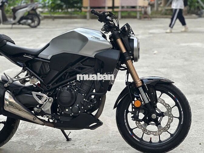 Honda CB150R màu Bạc