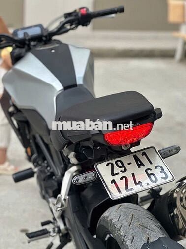 Honda CB150R màu Bạc