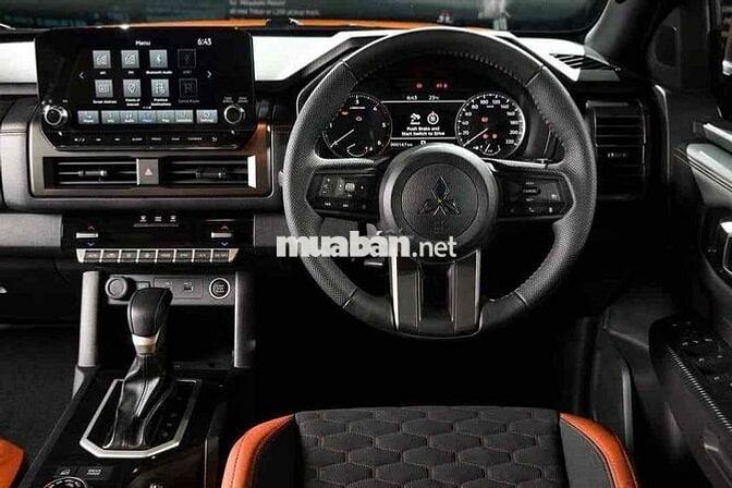 Mitsubishi Triton Athlete 4x4 2025 Mới 100% Trắng