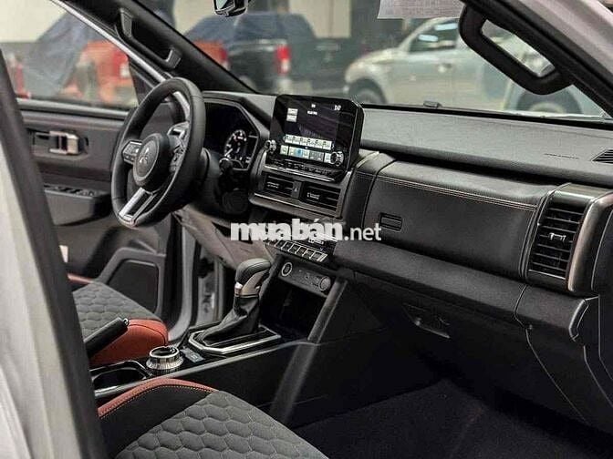 Mitsubishi Triton Athlete 4x4 2025 Mới 100% Trắng