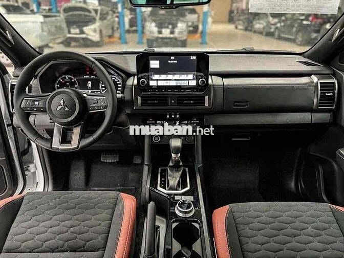 Mitsubishi Triton Athlete 4x4 2025 Mới 100% Trắng