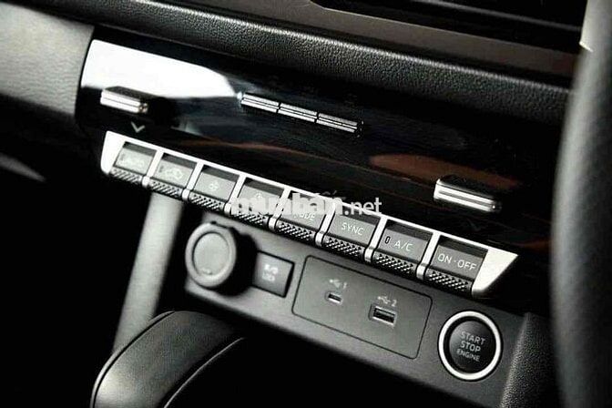 Mitsubishi Triton Athlete 4x4 2025 Mới 100% Trắng