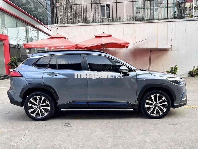 Toyota Cross 2022 Hybrid giá còn giảm