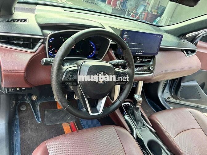 Toyota Cross 2022 Hybrid giá còn giảm
