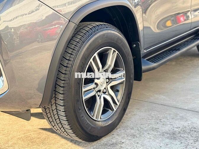 Toyota Fortuner 2017 2.7V AT Xám