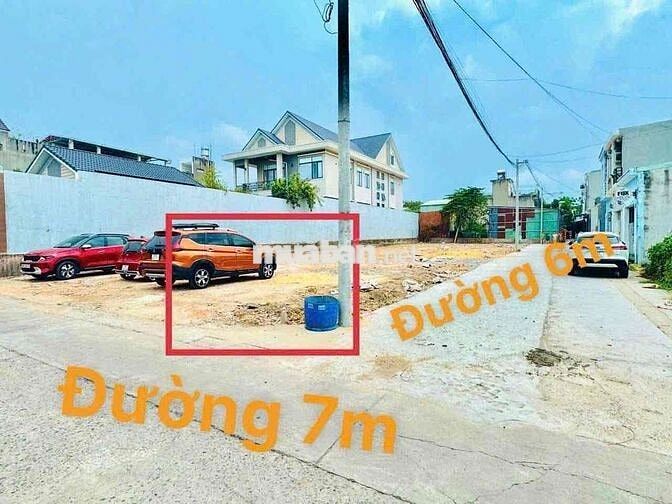 Góc 2 mặt tiền 1 sẹc đường nguyễn ái quốc  Đường nhựa 7 m  Sổ hồng thổ