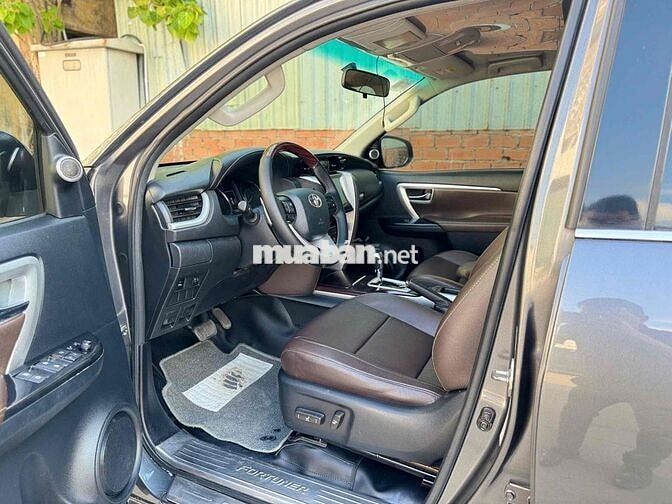 Toyota Fortuner 2017 2.7V AT Xám