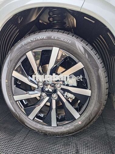 Mitsubishi Xpander Premium Trắng