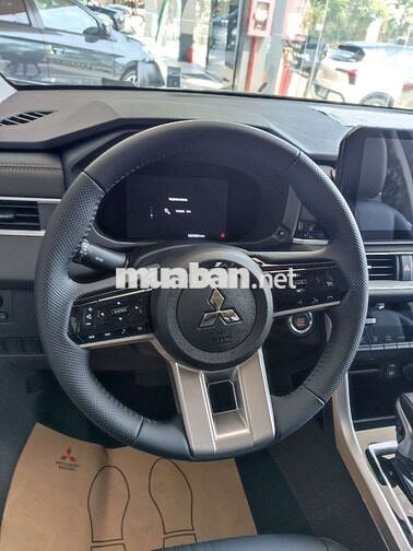 Mitsubishi Xpander Premium Trắng