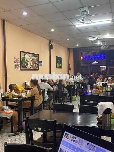 Tuyển phục vụ quán ăn