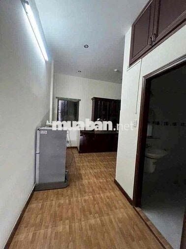 Cho Thuê Nhà Lô Góc Trần Hưng Đạo Quận 1 80M2 4 Tầng - 35 Triệu