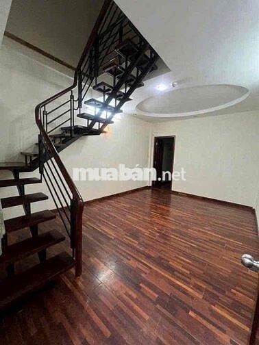 Cho Thuê Nhà Lô Góc Trần Hưng Đạo Quận 1 80M2 4 Tầng - 35 Triệu