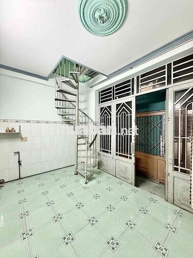 🏡  DT 25 m² , 3 tầng -3PN -SÁT QUẬN 1 - Giá : 2,79 TỶ.