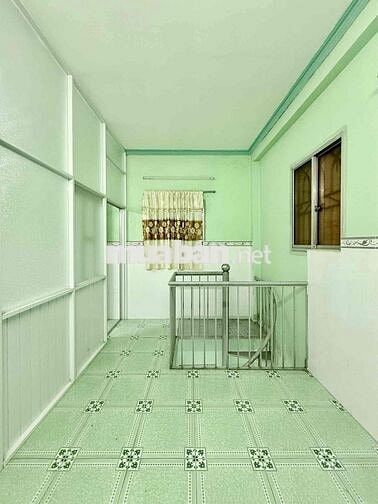🏡  DT 25 m² , 3 tầng -3PN -SÁT QUẬN 1 - Giá : 2,79 TỶ.