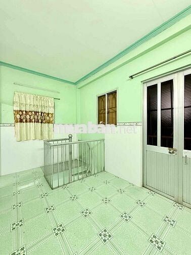 🏡  DT 25 m² , 3 tầng -3PN -SÁT QUẬN 1 - Giá : 2,79 TỶ.