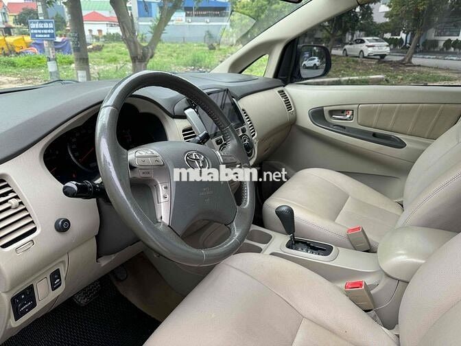 Toyota Innova 2013 Số tự động