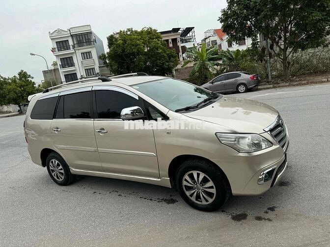 Toyota Innova 2013 Số tự động
