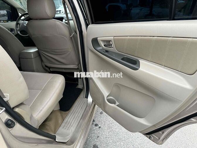 Toyota Innova 2013 Số tự động