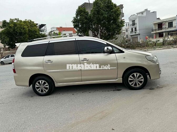 Toyota Innova 2013 Số tự động