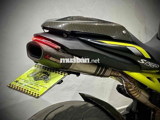 TRIUMOH SPEED TRIPLE 1050 2010.