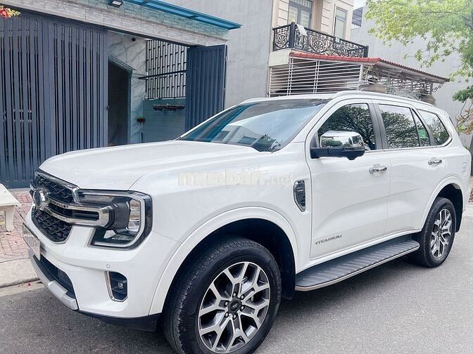 Ford Everest 2023 Titanium 4x2AT Trắng