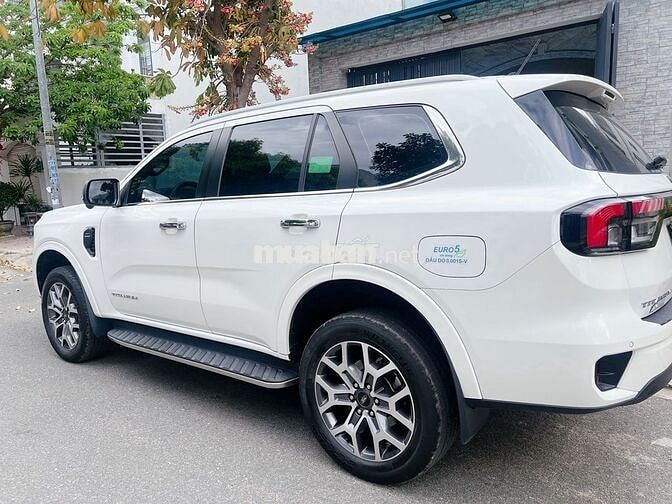 Ford Everest 2023 Titanium 4x2AT Trắng