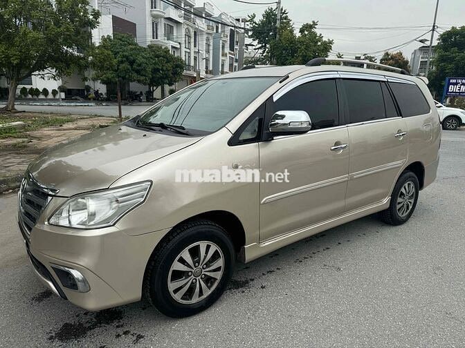 Toyota Innova 2013 Số tự động